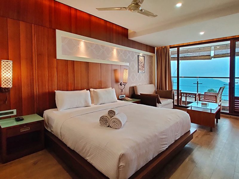 DELUXE ROOM