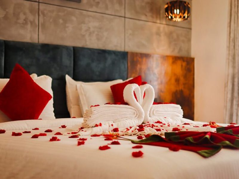 HONEYMOON COTTAGE WITH JACUZZI