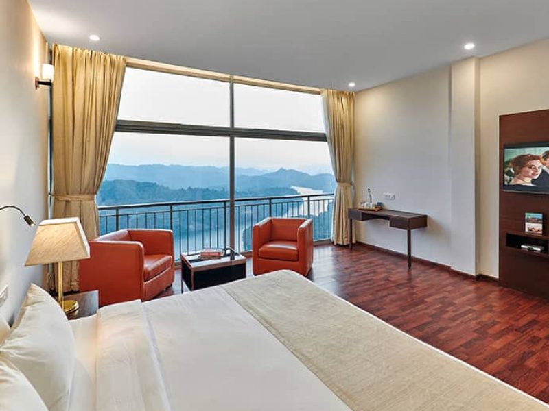 PONMUDI GRAND SUITE