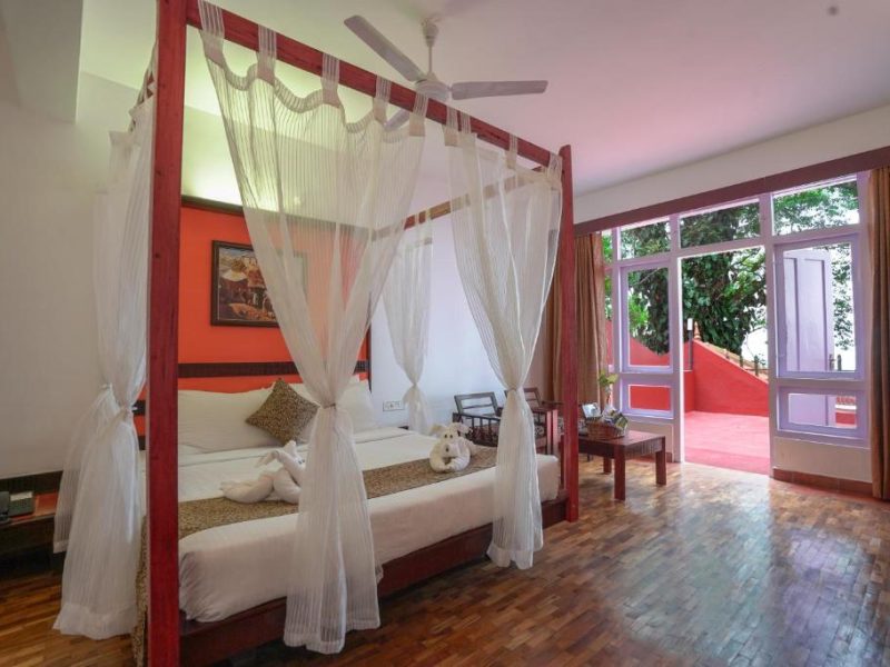 EXECUTIVE COTTAGE