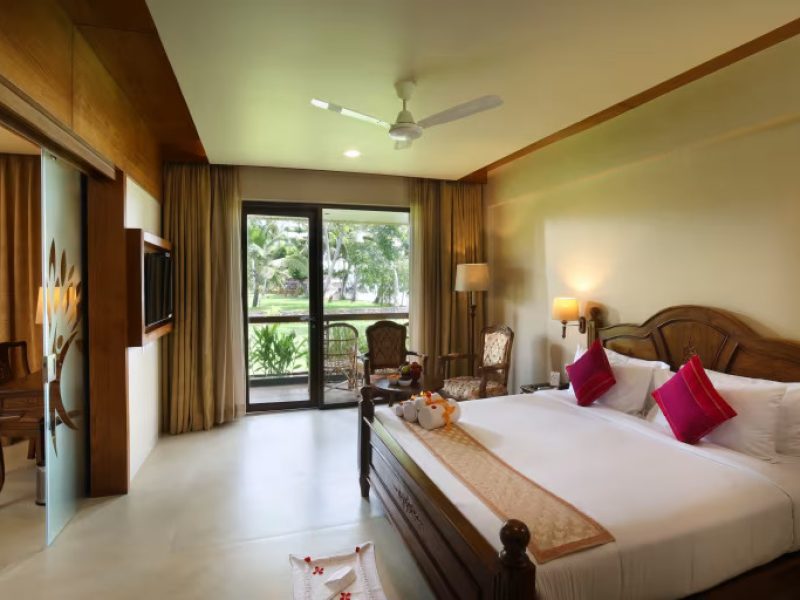 LAKE VIEW SUITE ROOM
