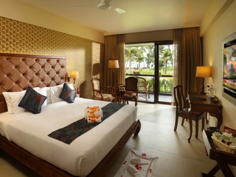 LAKE VIEW DELUXE ROOM