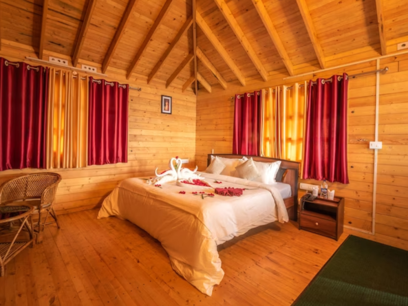 IVY WOODEN CHALET