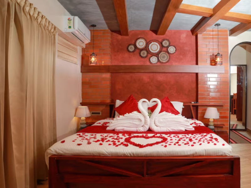 HONEYMOON COTTAGE WITH JACUZZI