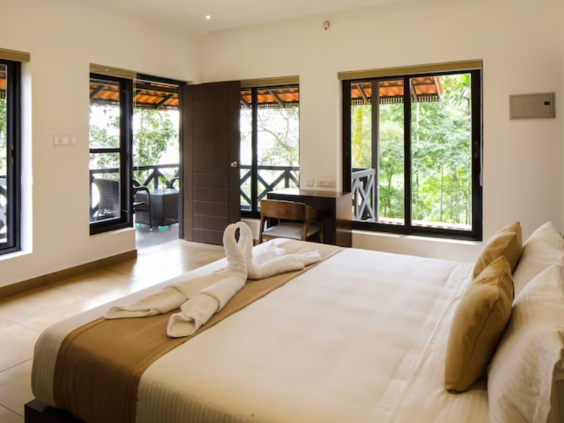 LAKE VIEW DELUXE COTTAGES