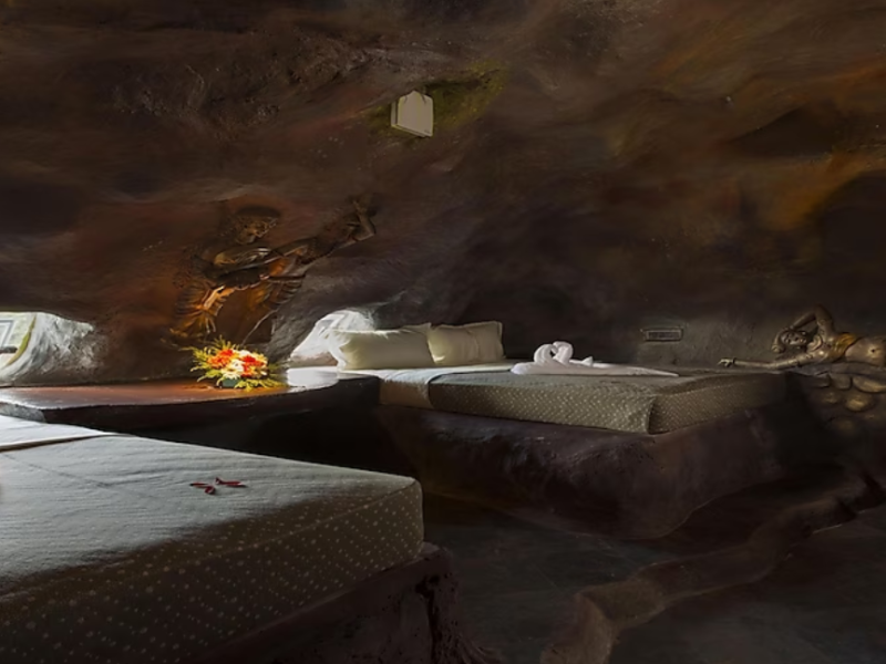 FAMILY CAVE SUITE