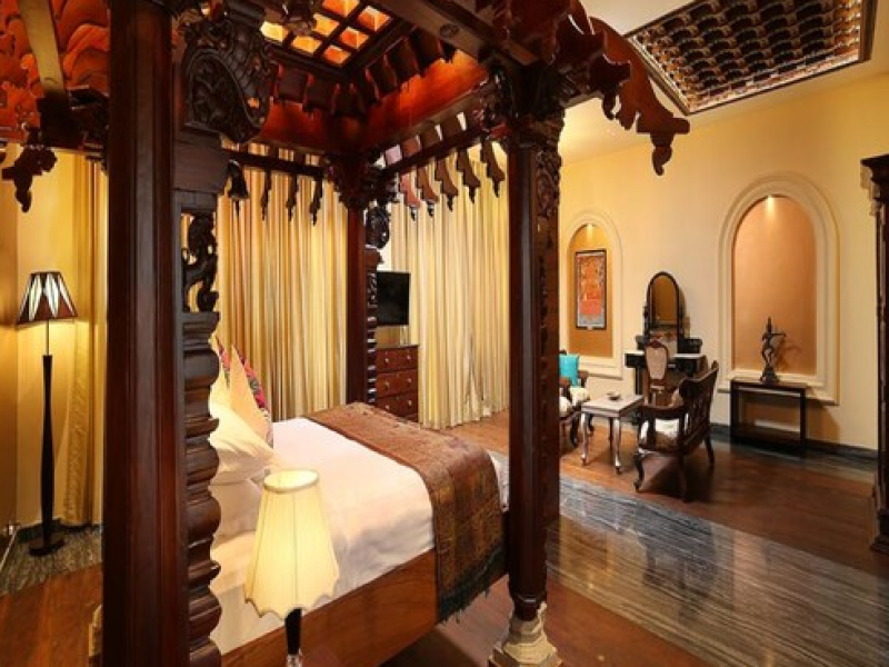ROYAL SUITE