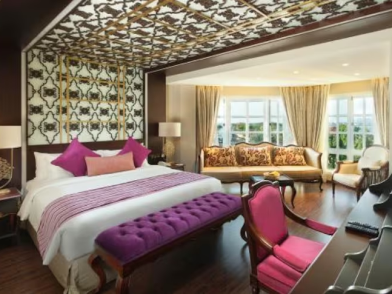 Royal Dutch Suite with Private Terrace and Harbour View